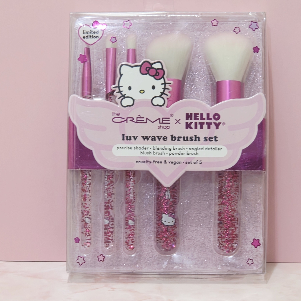 The Crème Shop x Hello Kitty Luv Wave Brush Set - Pink